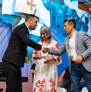 Participantes celebrando na FIDI